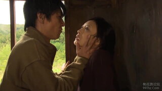 01E0622-Mature wife who has an affair by meeting in a hut in the field 